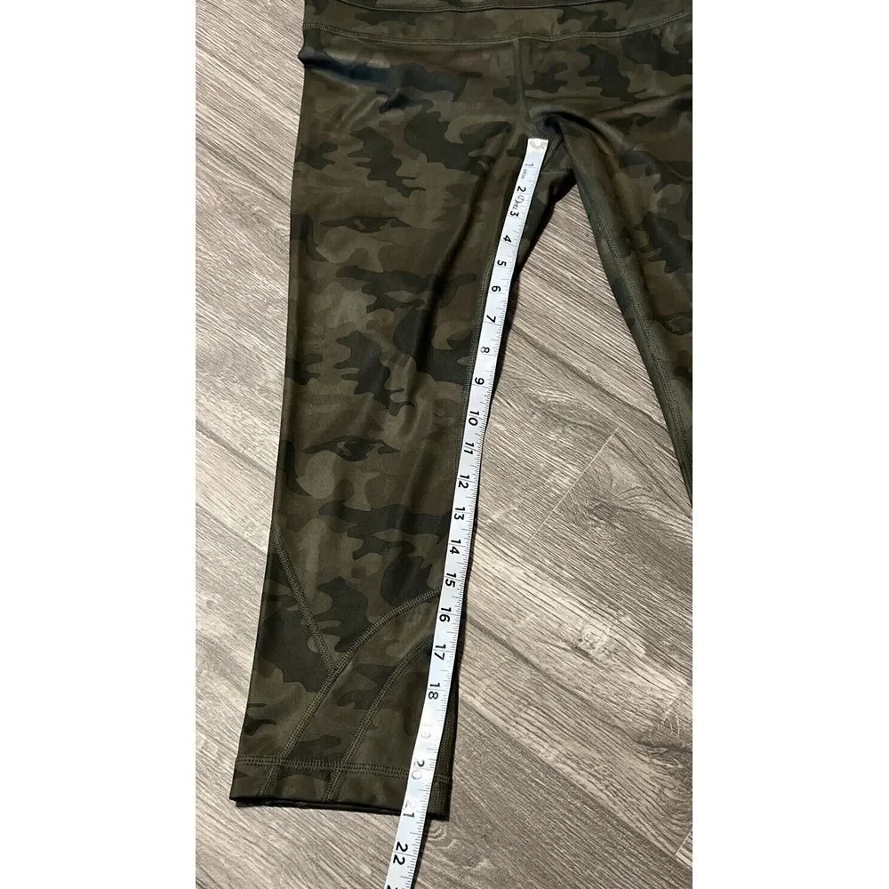 Lululemon Run: Inspire Crop ll Luxtreme SZ 4 Savasana Camo Fatigue Green‎ W6B70S